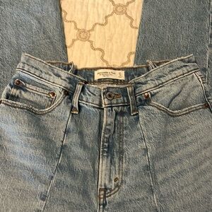 COPY - NWOT Abercrombie High-Rise 90’s Relaxed Jeans